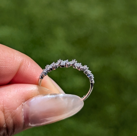 18K White Gold ZigZag Baguette and Round Diamond Ring Band - Picture 4 of 12